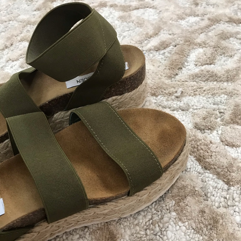 like new (worn once) Steve Madden Green Sandals - Picture 3 of 3
